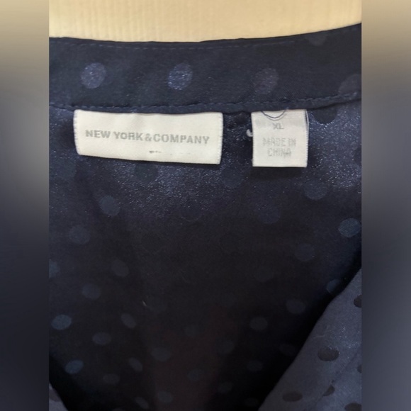 New York & Company dot print top blouse Navy XL - Picture 2 of 4